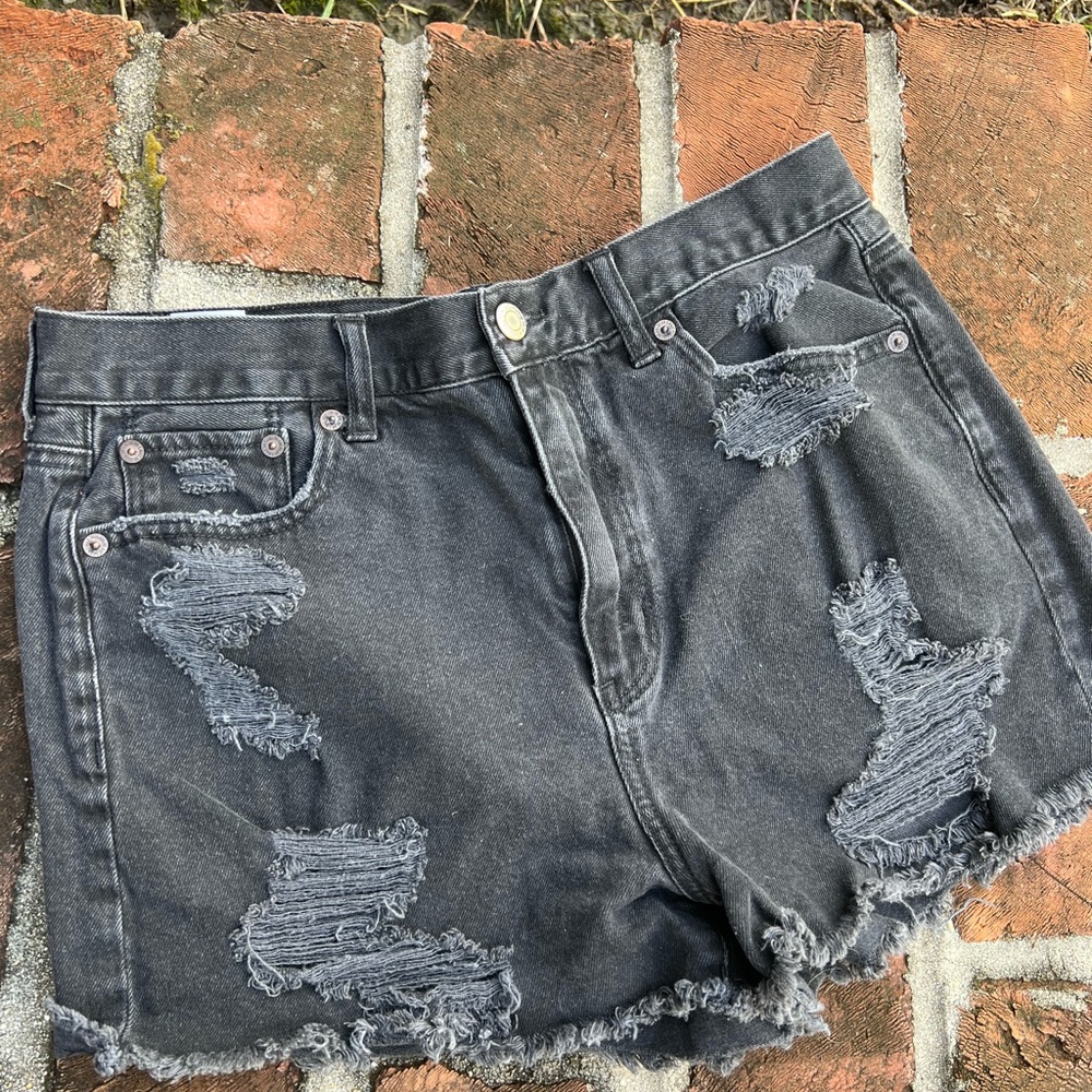 Ameriacan eagle black distressed mom short size 8 - Picture 1 of 4